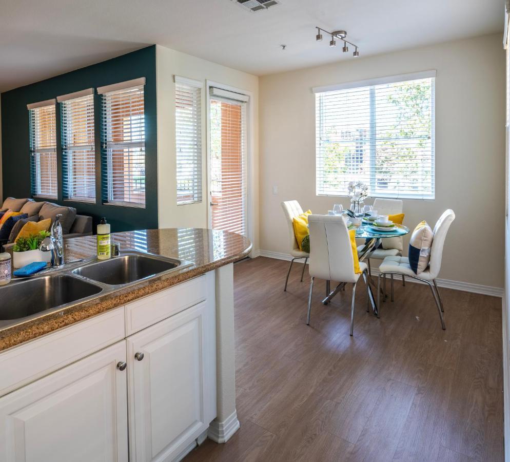 Amazing 2 Bedroom 7 Min From Disneyland W Free Parking Anaheim Extérieur photo